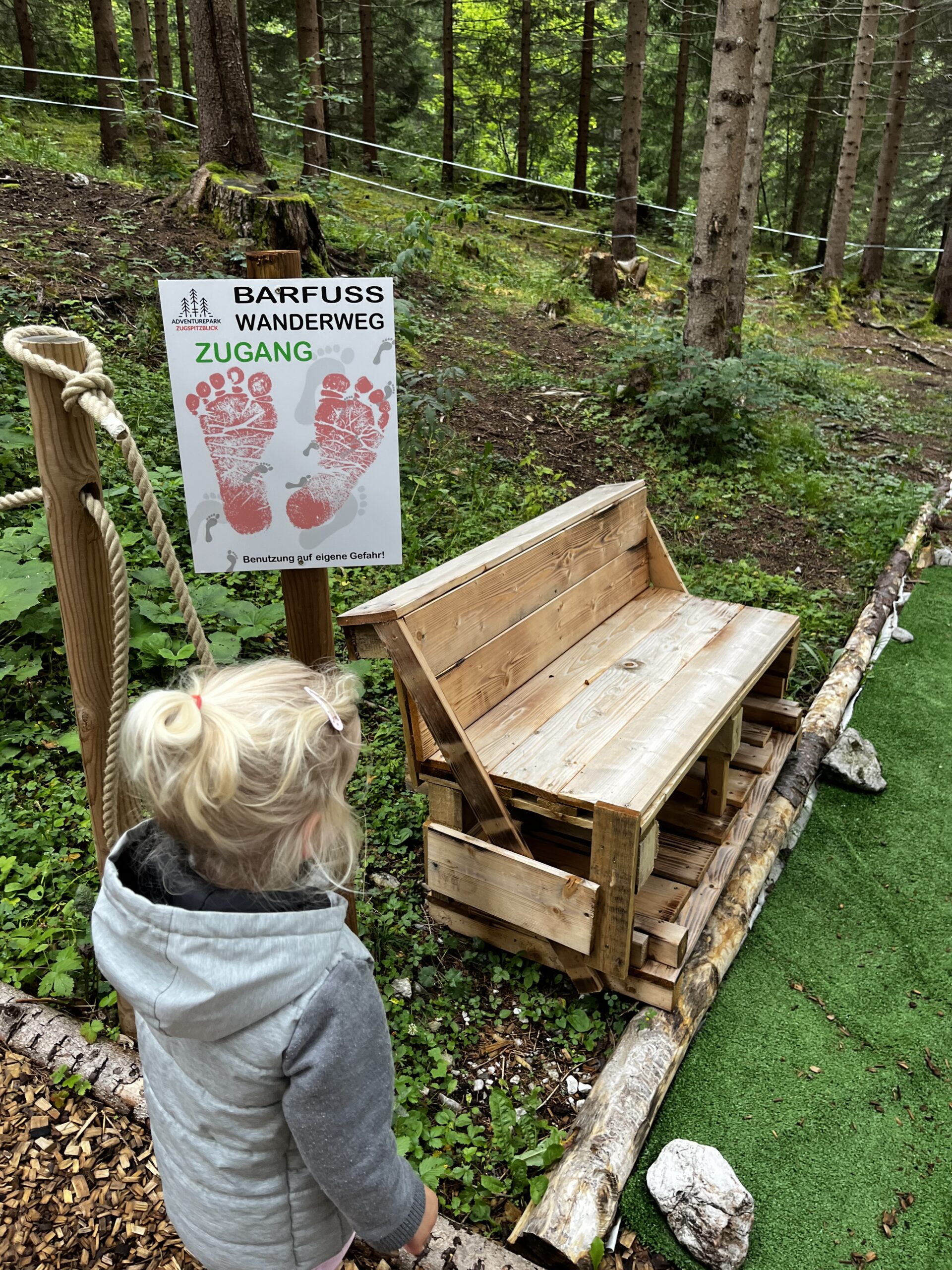 Familienzeit, die in Erinnerung bleibt – Schnitzeljagd & Barfußweg im Adventurepark